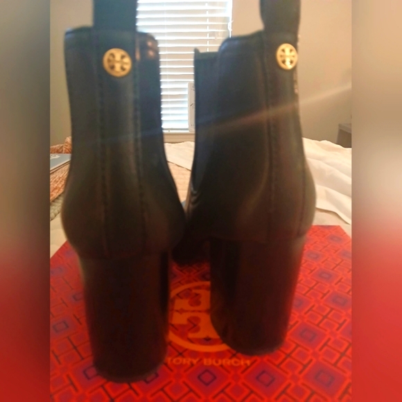 Tory Burch Margaux Black Festival Distressed Leather Heeled Ankle Booties 7.5 - Picture 6 of 13